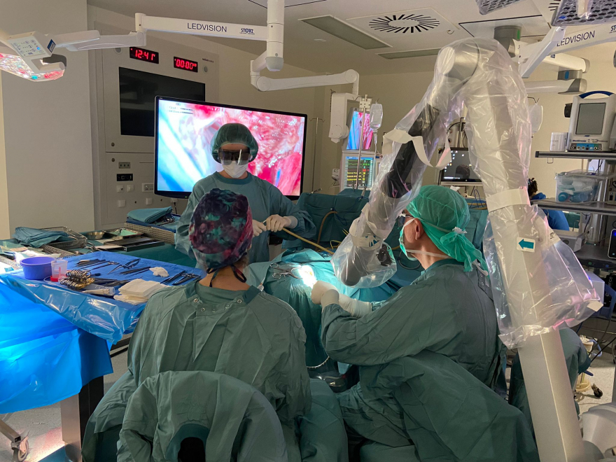 El servicio de Neurocirugía del HUMT incorpora un sistema de visualización quirúrgica de alta precisión