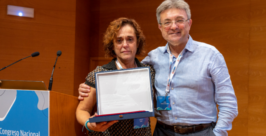 La Dra. Àngels Jaén rep un reconeixement a la seva trajectòria al XX Congrés Nacional sobre SIDA i ITS