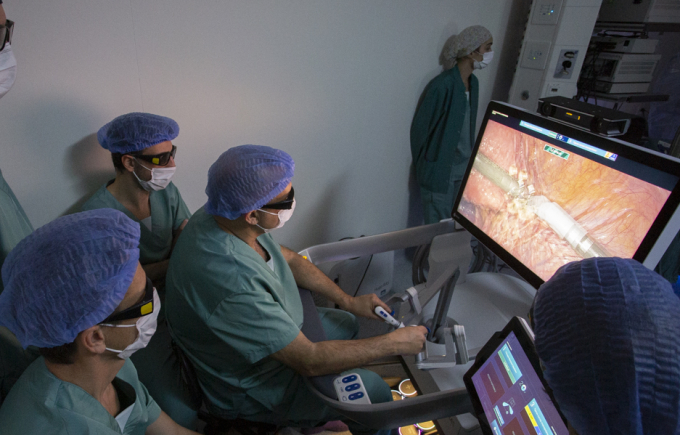 Primera Intervenció quirúrgica de l’Estat en l’àmbit ginecològic amb la plataforma Hugo Ras a l’HUMT