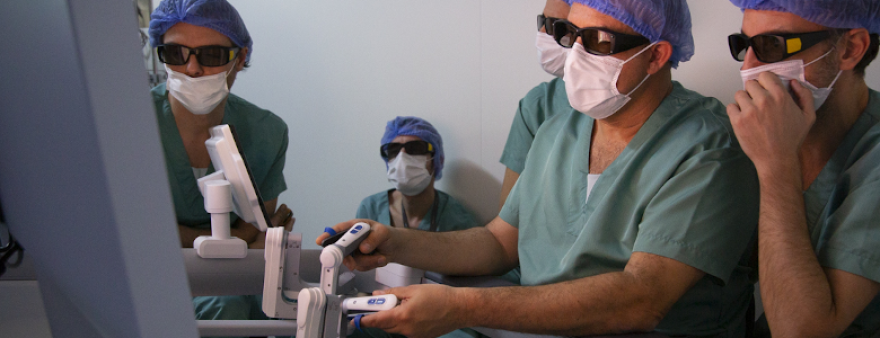 Farmacosalud aborda la primera intervención quirúrgica del estado en el ámbito ginecológico con la plataforma Hugo Ras