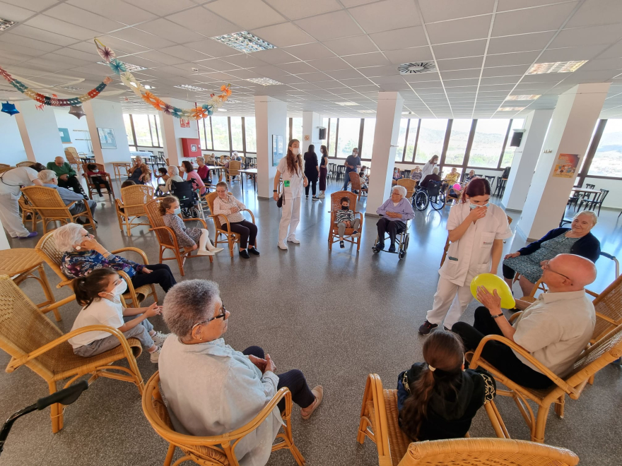 La residència i centre de dia per a persones gran Horta participa al Projecte Aprenentatge Servei ApS