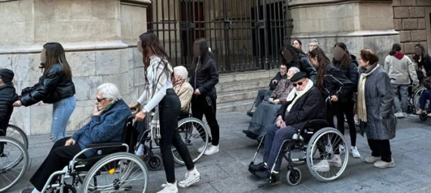 Els alumnes del grau formatiu d’Atenció a persones en situació de dependència de l’IES Montserrat Roig visiten Casa Vapor Gran