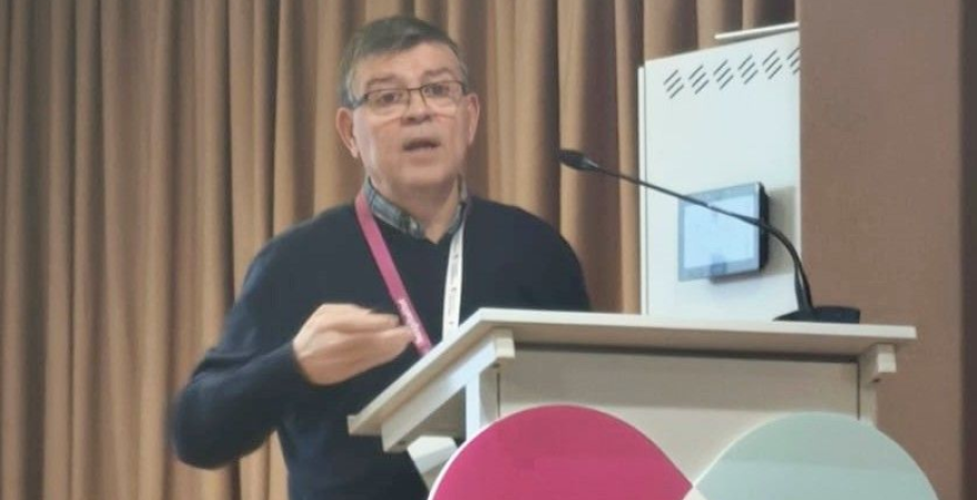 Eladio Holgado rep el premi per la seva trajectòria professional al Col·legi d’Infermeres de Barcelona
