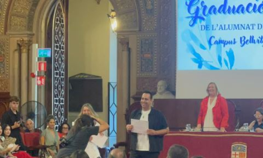 Gerard González rep el reconeixement a l’Excel·lència en la tutoria clínica infermera per la UB